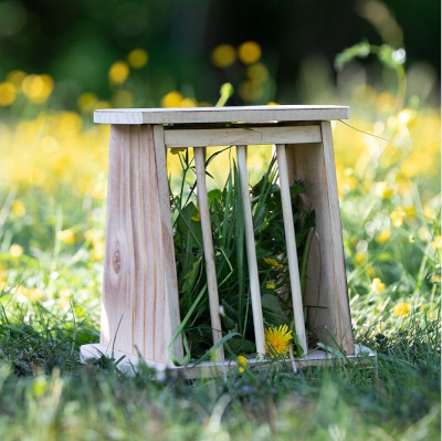 Futterraufe Holz mit Schutzdeckel